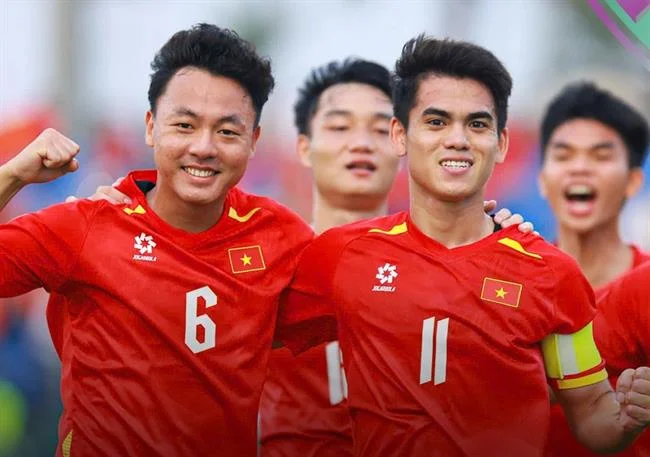Hình ảnh minh họa bảo mật tài khoản và thông tin người dùng tại hi8 casino, với các biểu tượng khóa và bảo vệ dữ liệu.